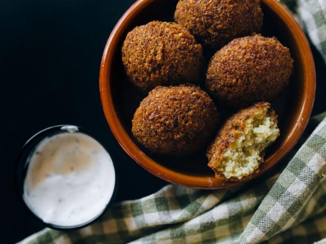 فلافل بالطحينة